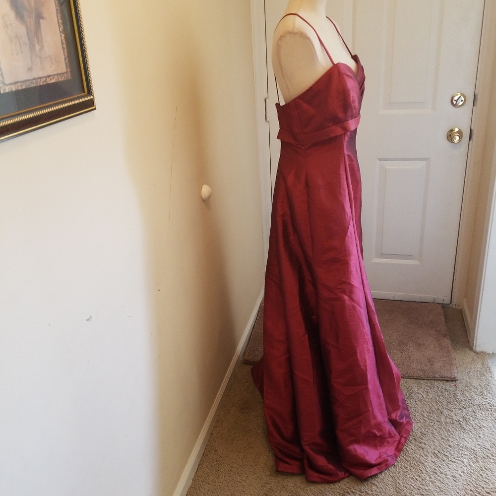 DaVinci Maroon Formal Dress - Picture 5 of 6